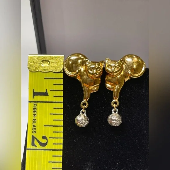 Avon Frolicking Feline Gold Cat and Silver Yarn Earrings - Picture 3 of 4